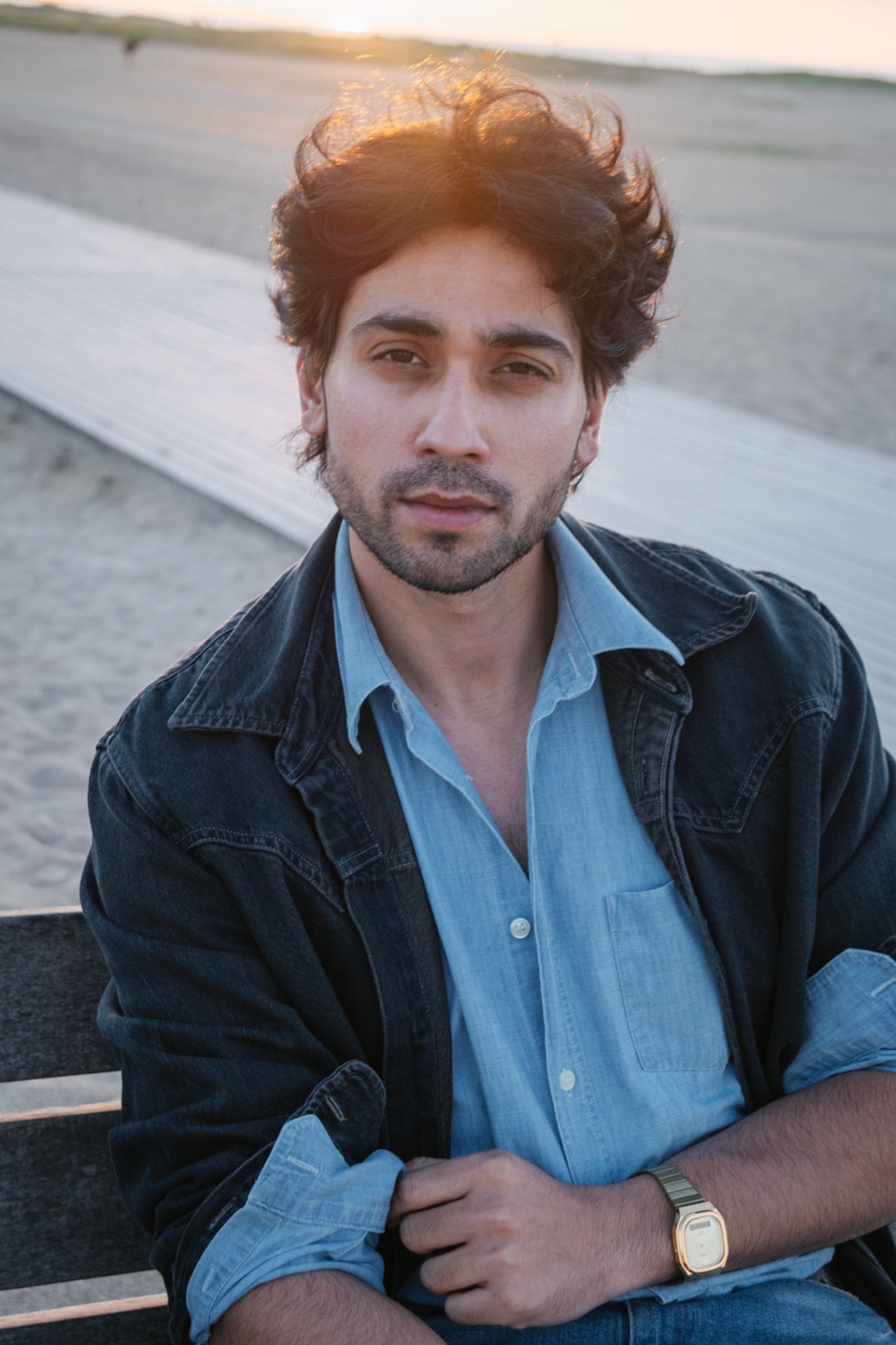 Portrait masculin naturel en extérieur par WanderFrame — Normandie & Paris